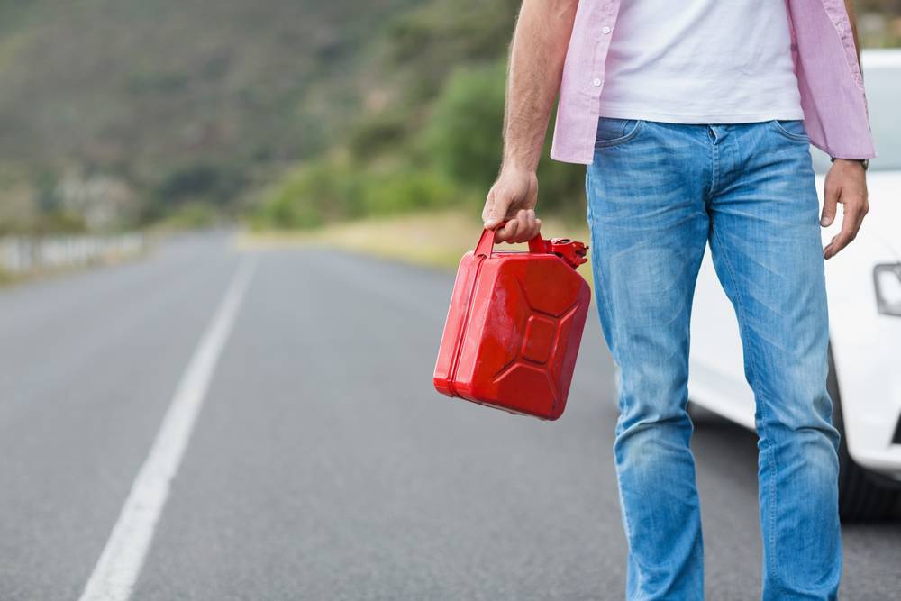 Redémarrer sa voiture efficacement après une panne d’essence : étapes, astuces et sécurité