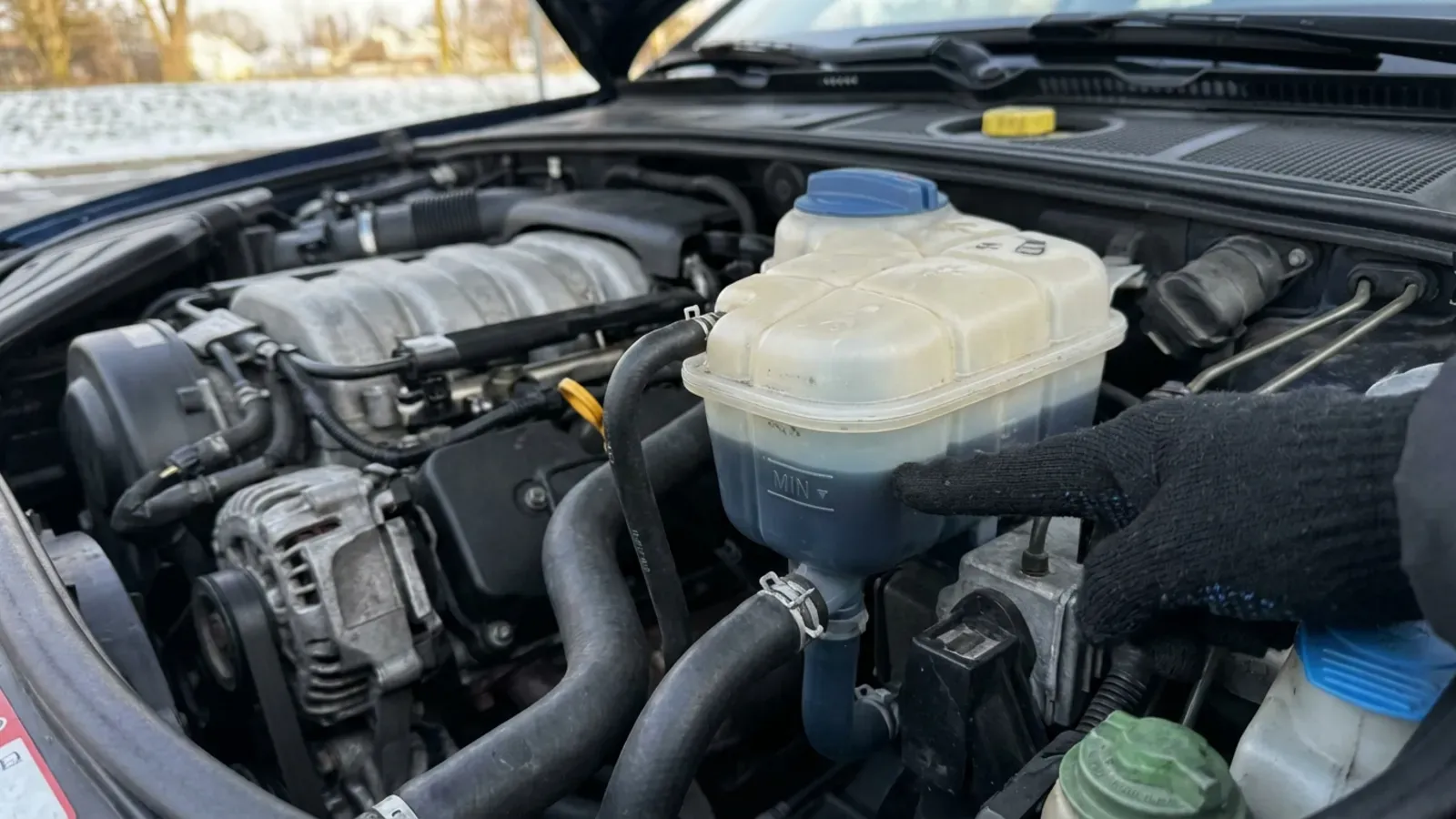 Le niveau de liquide de refroidissement baisse-t-il normalement à froid dans votre voiture ?