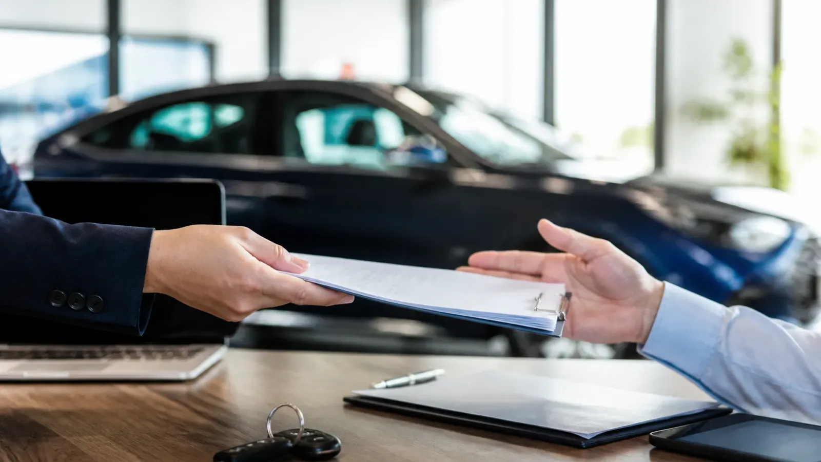 Acheter une voiture issue d’une fin de LOA ou de LLD : quels documents demander ?