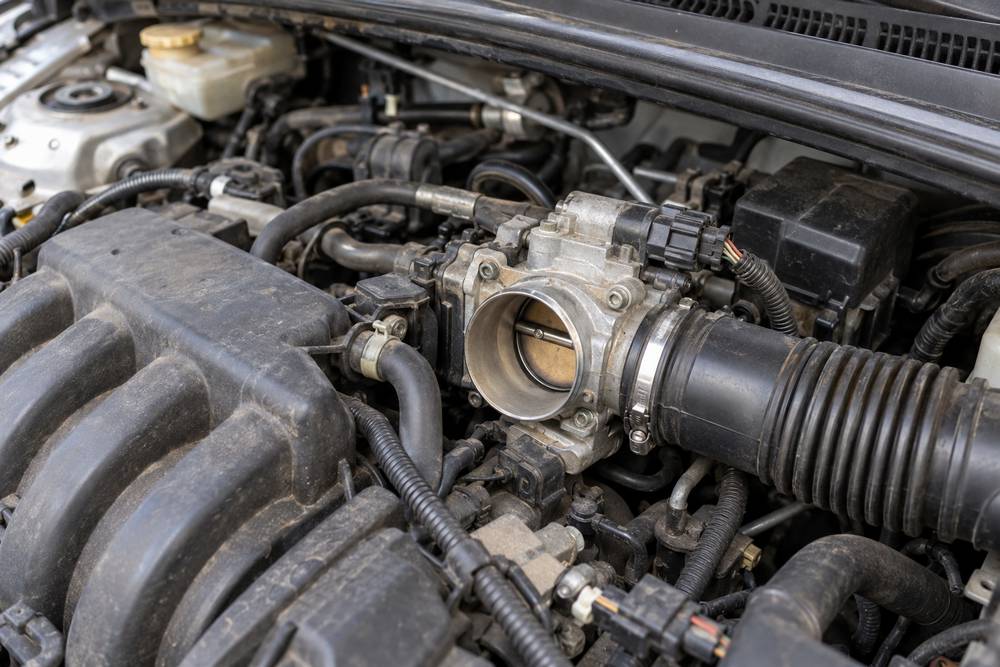 Boîtier papillon Clio 1.2 16V : symptômes, nettoyage ou remplacement ?